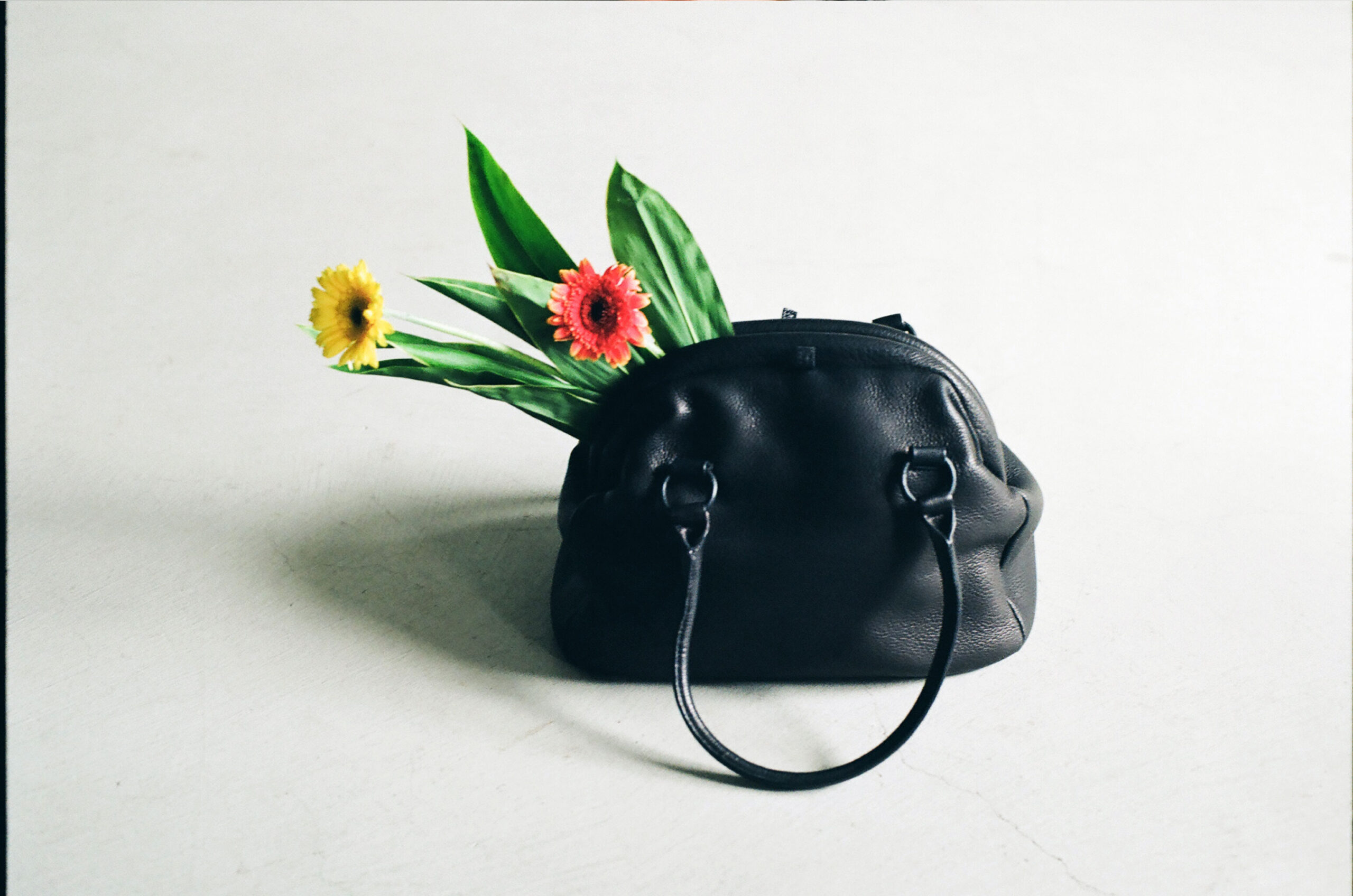 minimal deer leather handbag designed for everyday use and long-term wear