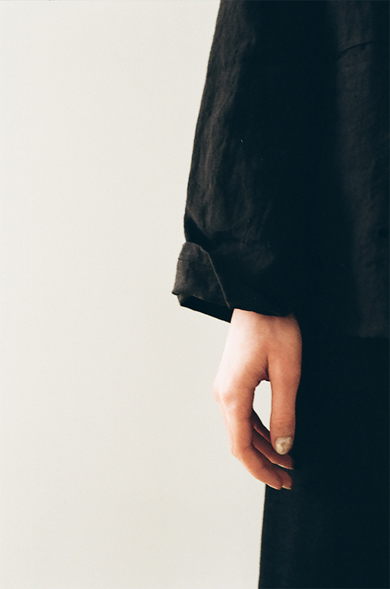 mochi 2026 spring summer sleeve detail black fabric soft texture