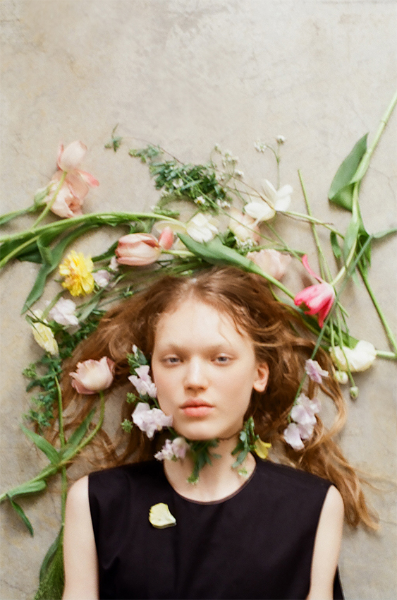 mochi 2026 spring summer portrait with flowers natural composition