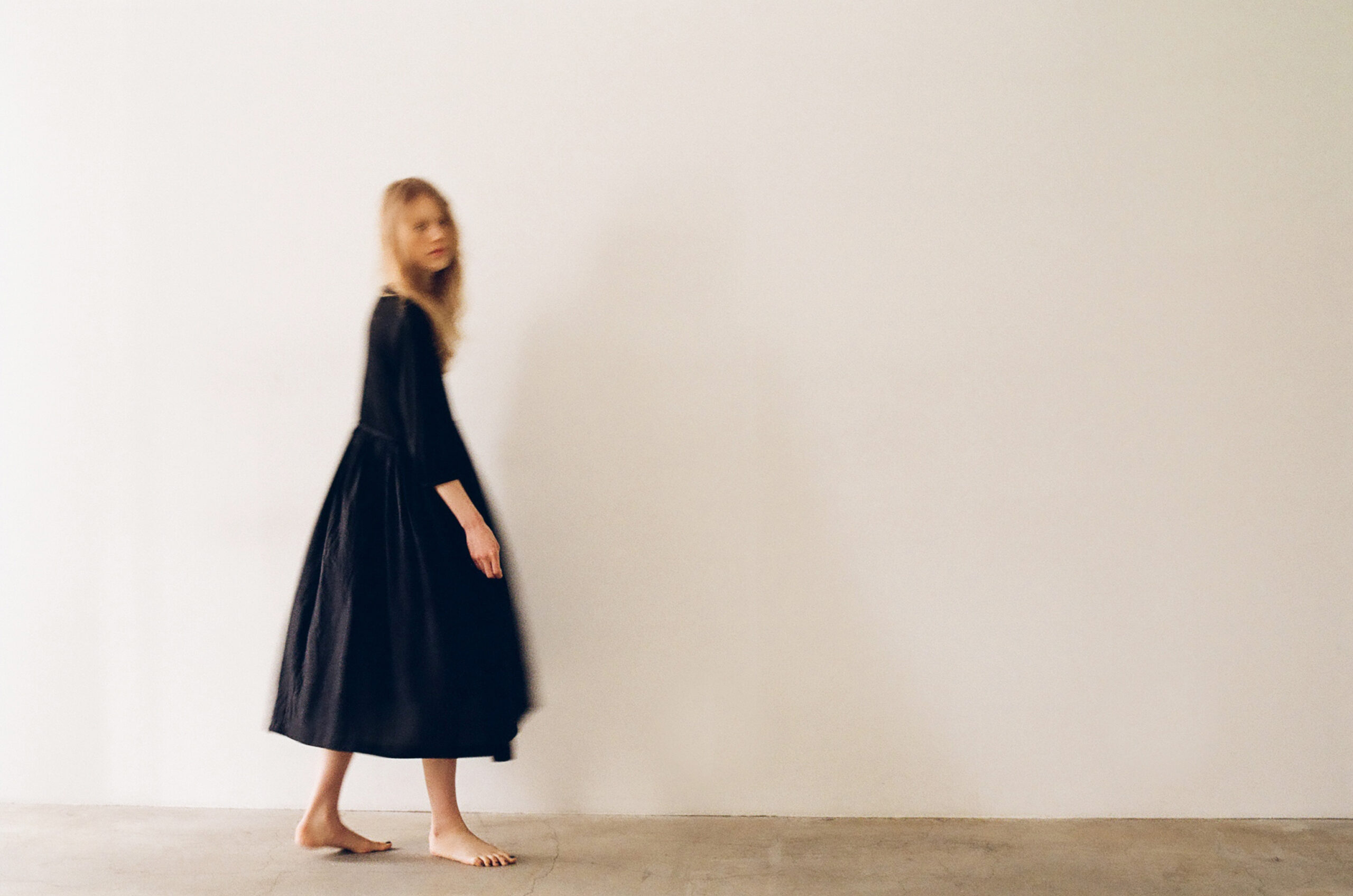 mochi 2026 spring summer side walking black dress soft silhouette