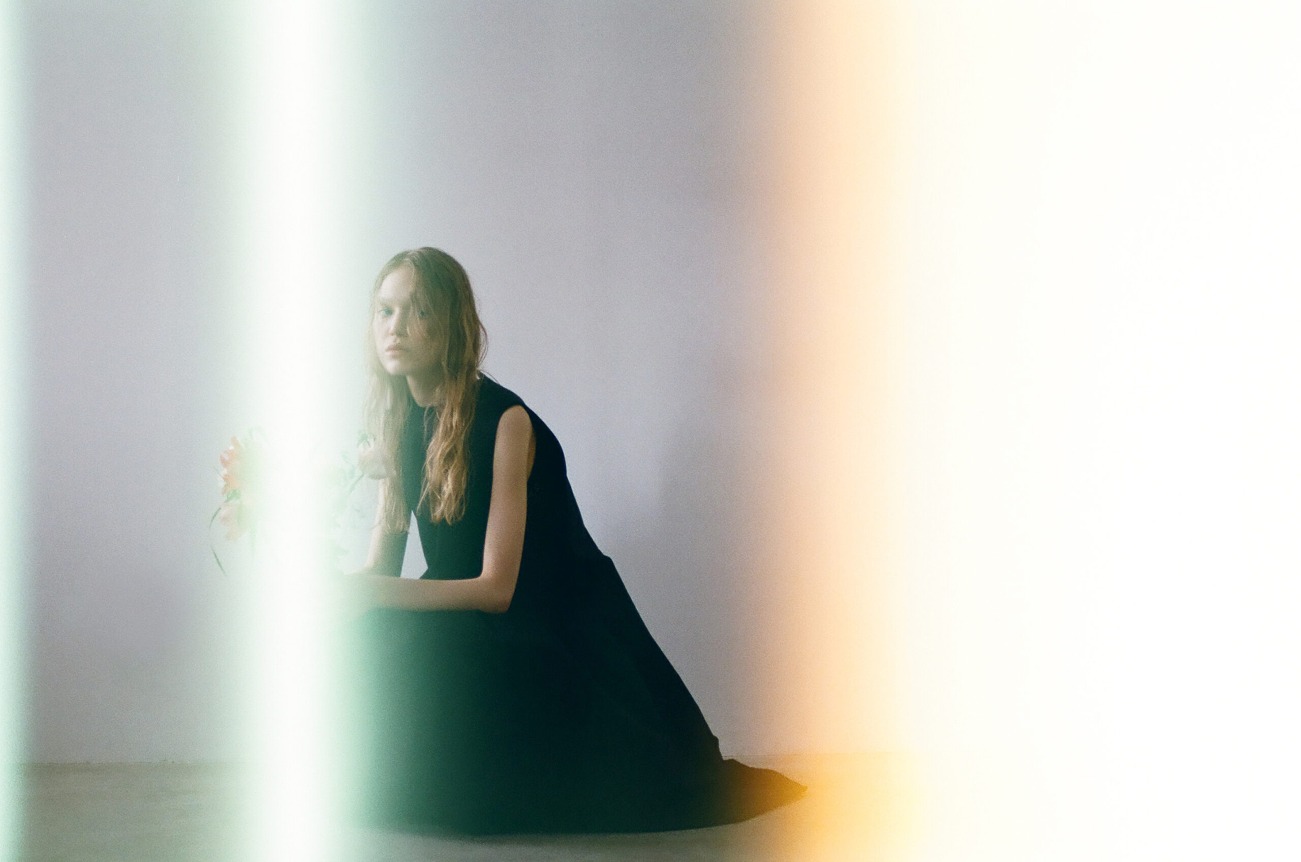 mochi 2026 spring summer soft light portrait black dress atmosphere