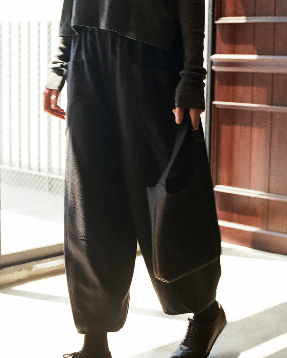 minimal elk leather shoulder bag black soft natural grain lightweight everyday wear made in Japan worn styling